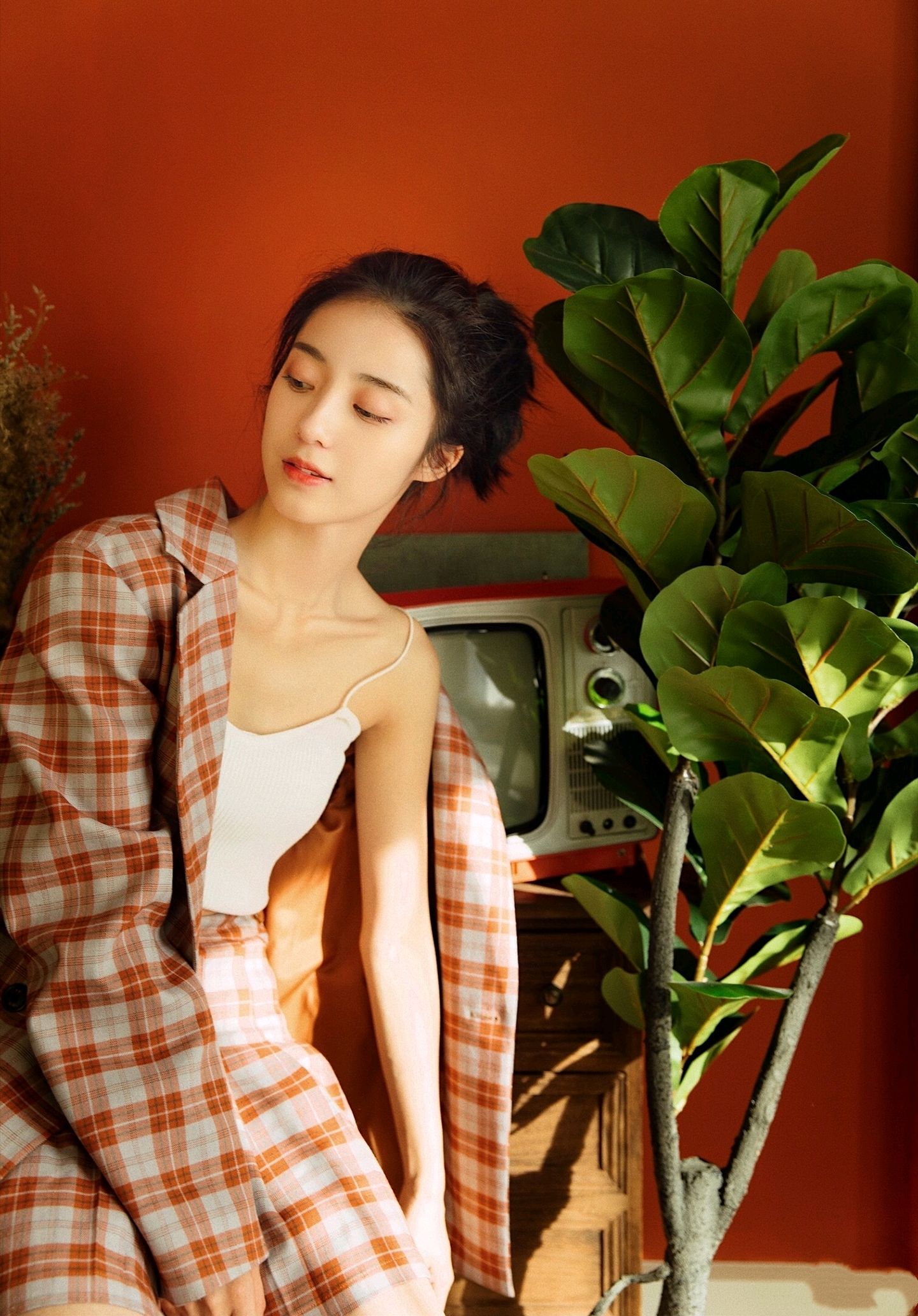 黑色|《外星女生柴小七》万鹏,不仅剧里呆萌可爱,剧外也是甜美女生