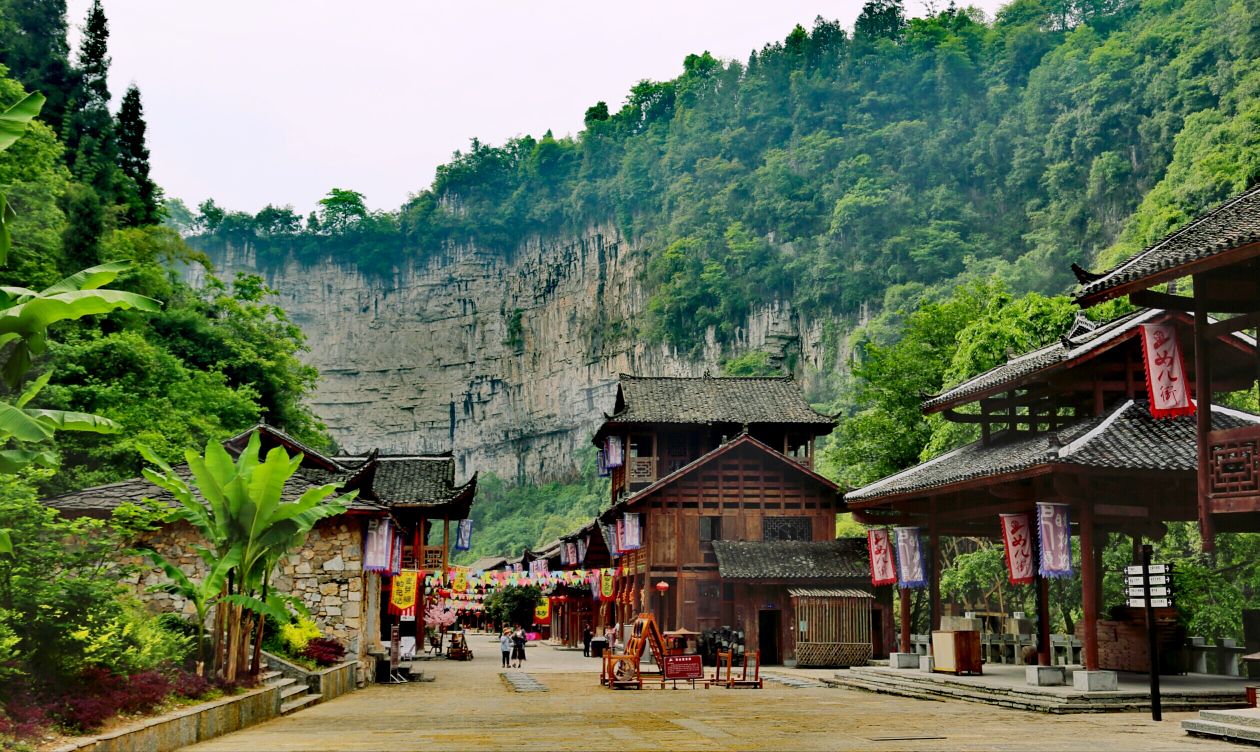 原创湖北集雄峰,异石,奇洞,飞瀑和清泉于一体的景区,毗邻三峡