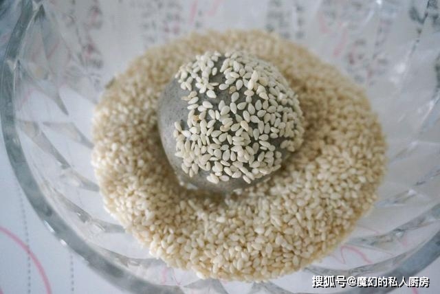 美食|黑芝麻和山药做成小甜品，简单易学，每做一锅全家都吃不够
