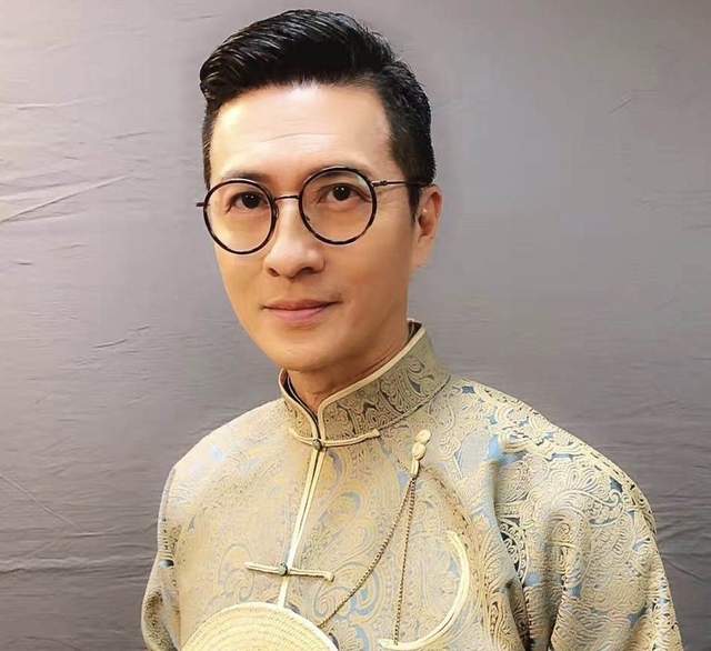 63岁苗侨伟60岁华仔74岁秋官谁才是港星冻龄男神的天花板