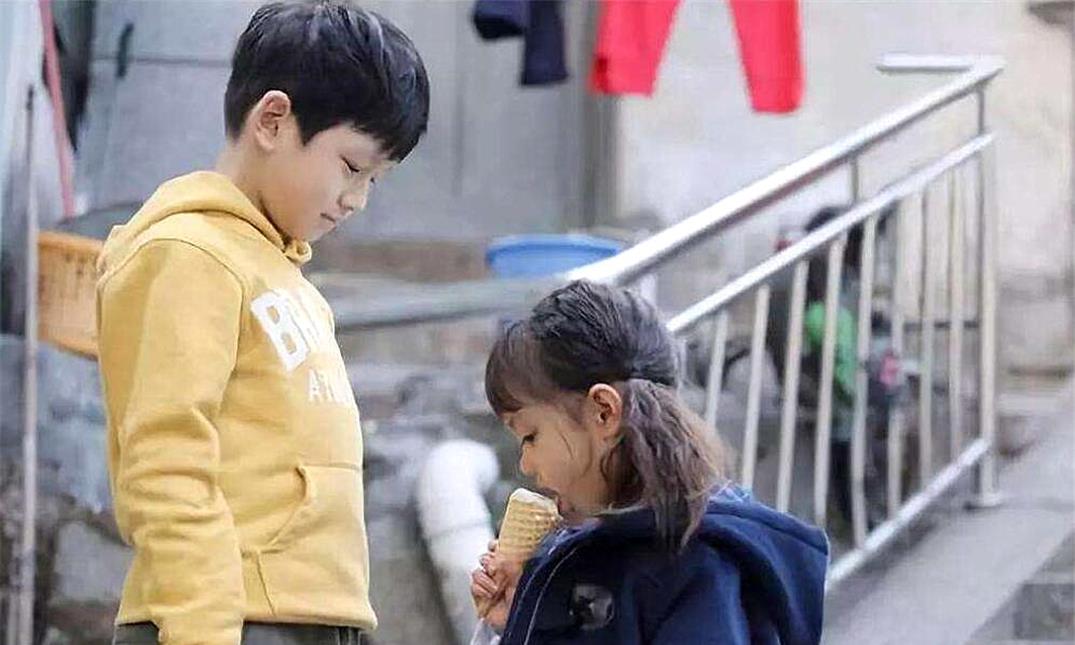 作文|“弟弟一哭，我就忐忑不安”女孩的一篇作文，揭开二胎家庭的伤疤