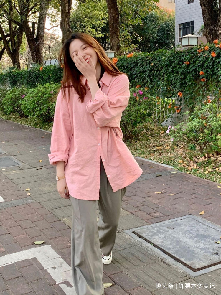 色调|上衣不一定要全塞进裤子里，今夏流行“遮腰身”，时髦优雅还显瘦