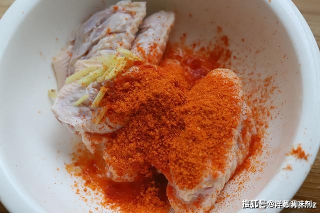 做法|最馋人的鸡翅做法，超简单！不用油炸，比薯片还脆，香嫩入味