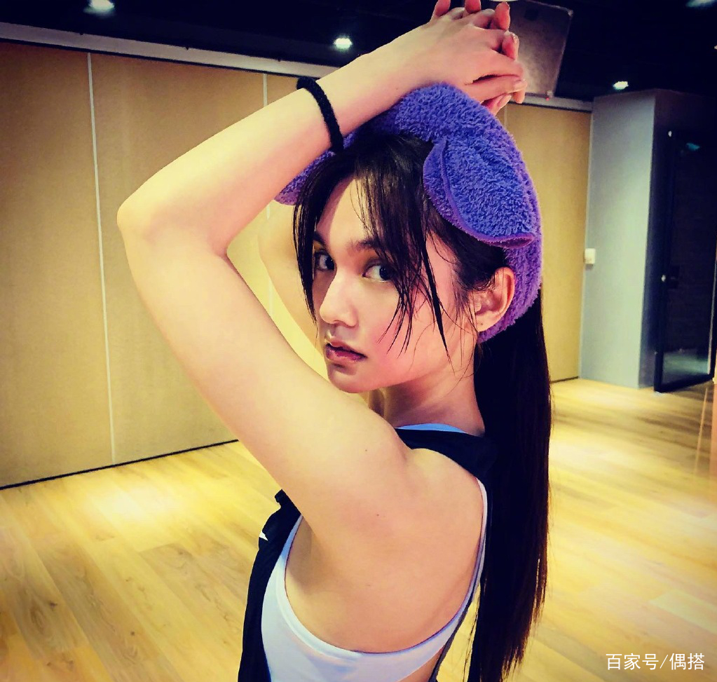杨丞琳|杨丞琳太会穿！吊带衫搭阔腿裤，35岁美回25岁，难怪岁月眷顾她