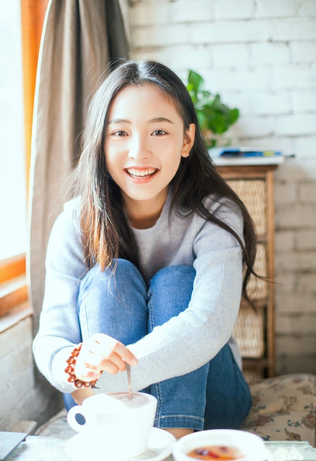 二次元|吴倩不愧是“武大校花”，私服清新甜美宛如二次元少女，太美了