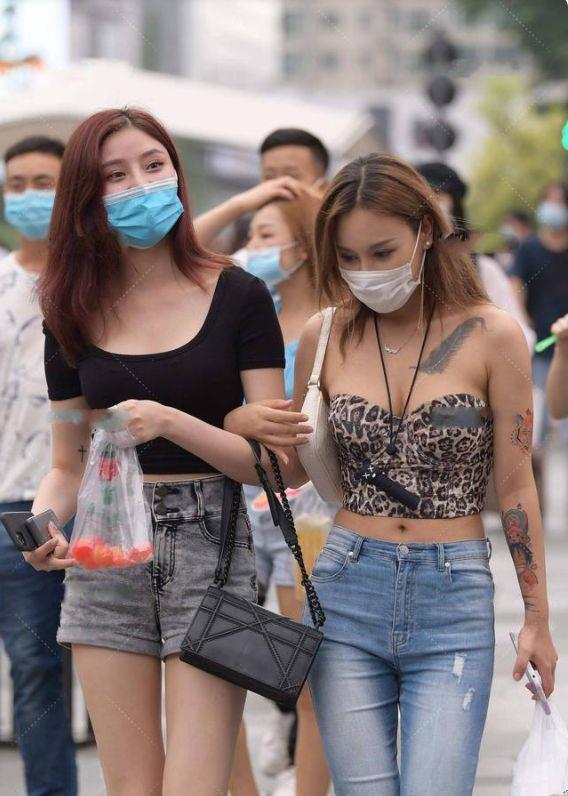 本人|黑夹克只要款式合适,显高显瘦的效果安排得当