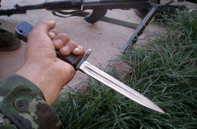 原创4大最牛军刀:第3被国际禁用,第1赫赫有名的三棱军刺不是对手