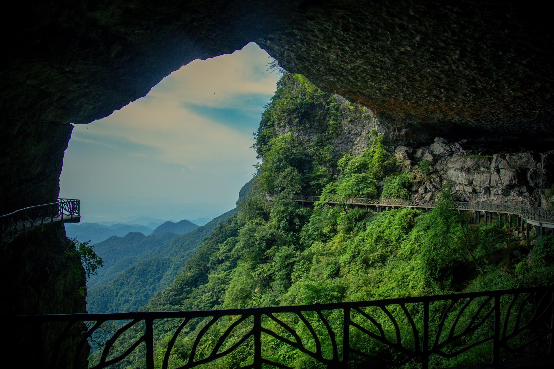 保存了从高原喀斯特逐渐过渡到低山丘陵喀斯特构成的完整形态谱系