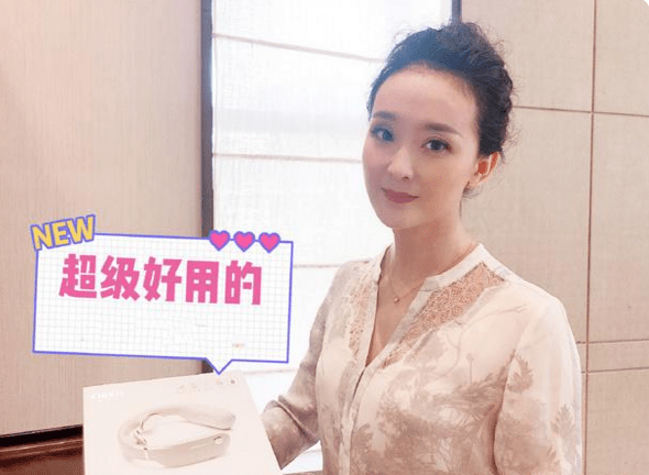 感觉|47岁王艳机场亮相，T恤配牛仔裤减龄又活力，一点都不像阔太