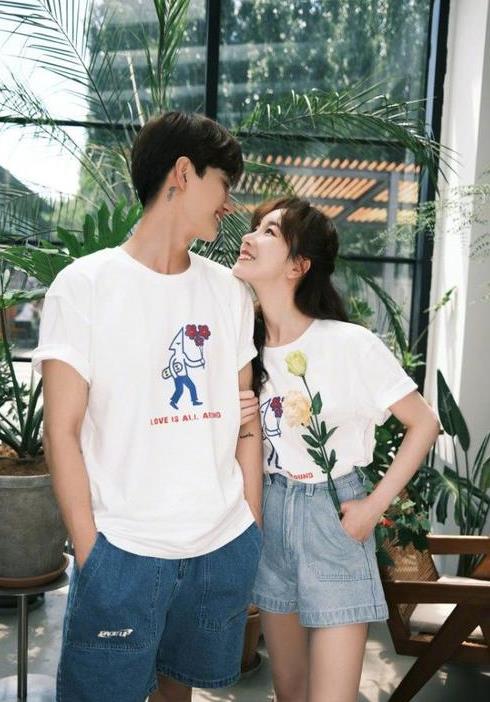 服装|张檬和小五两人太甜了吧，走去哪都不忘牵着手，真是羡煞旁人