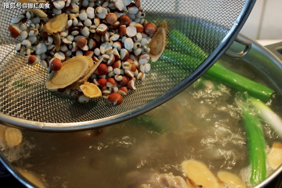 家人|三伏天祛湿最有效，记得给家人炖排骨多加三味，健康一整年