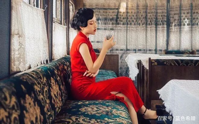 气质|拍出落落大方气质照,6个姿势学起来,中年青年女性拍照都适用