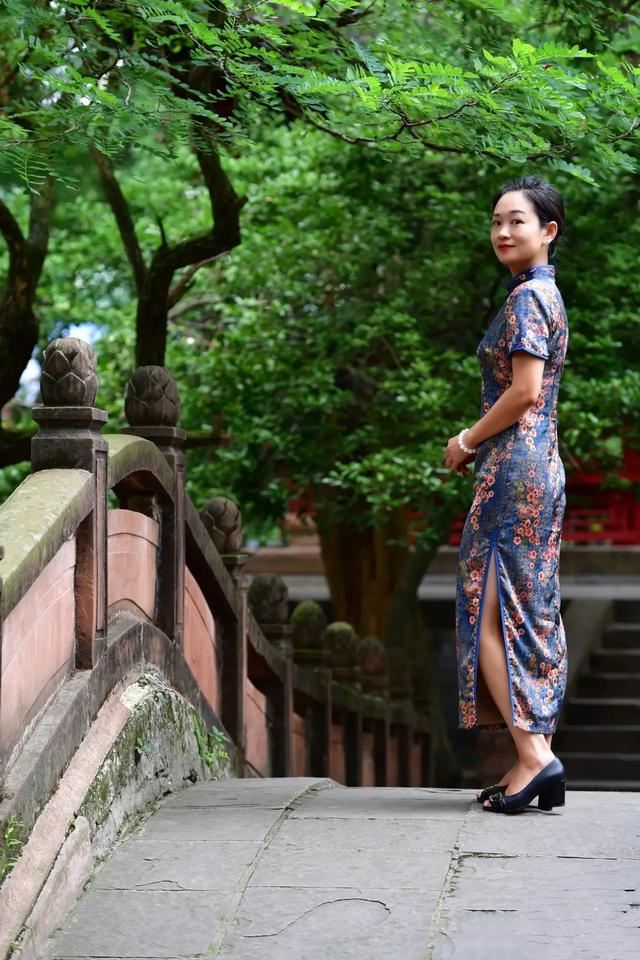 女人|旗袍是女人最美丽的相遇，穿旗袍的女人，古朴端庄典雅，秀外慧中
