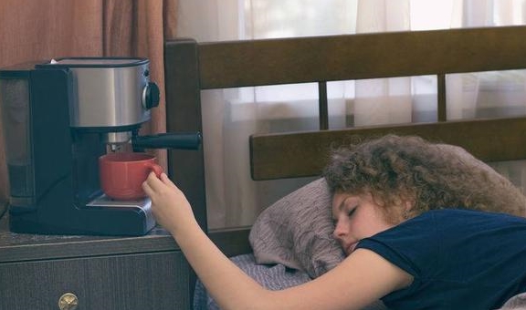 并发症|糖尿病患者，睡前若有4个表现，可能在“提醒”你需要降血糖了！