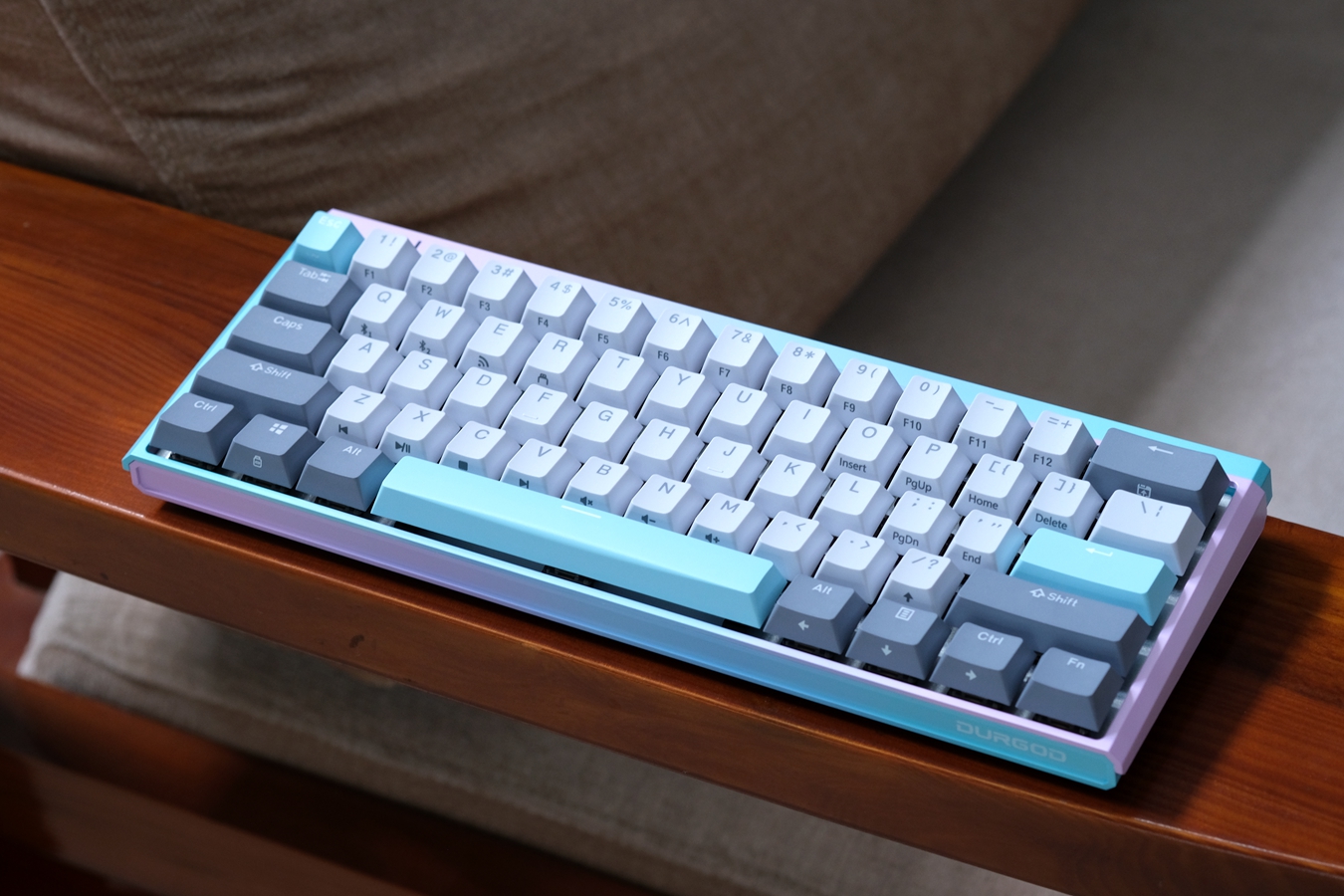 要颜值更要弹指神通杜伽k330w三模机械键盘评测