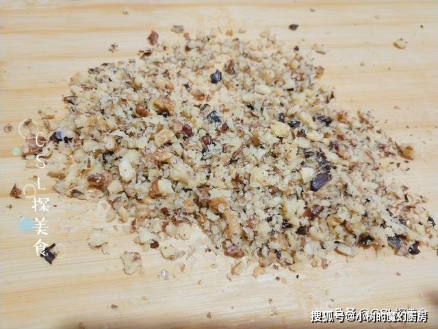 做法|这零食，一拌一烤就好，做法简单，香酥可口，老人孩子都喜欢