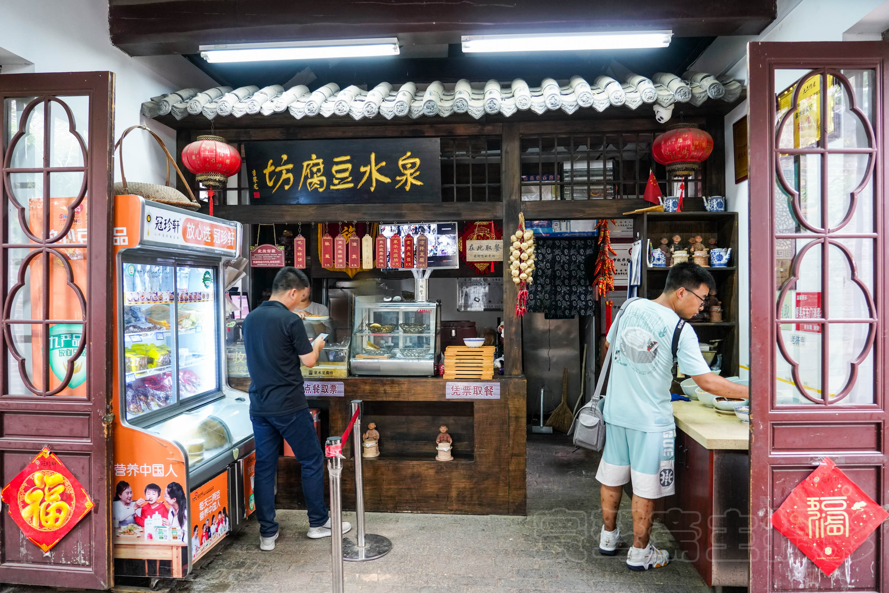 街区|济南百花洲，有人说这里是真正的老街，也有人说是仿古建筑，到底该相信谁的呢