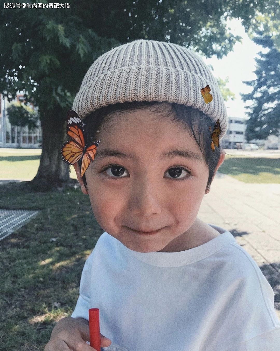 眼睛|精致得像娃娃?软萌可爱被无数人当头像,造型打扮更是镜头感十足