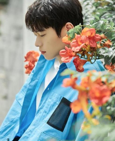 魏大勋|魏大勋新歌《指缝里的光》上线，网友：魏大勋唱歌还挺好听