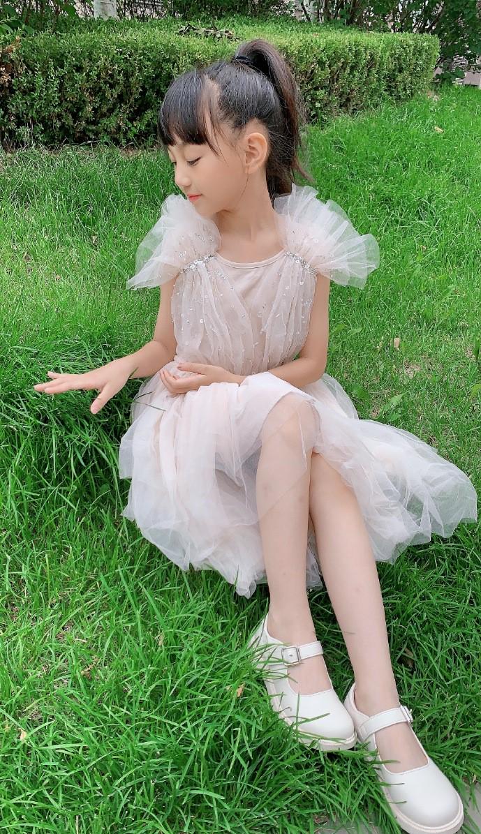 原创爸爸去哪儿小山竹近照曝光浓妆打扮露腰装网友怒批太成熟