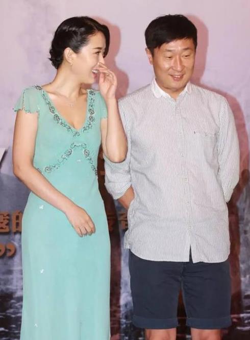 身材|颜丹晨“天然颜值”美出圈，穿蓝色连衣裙上央视，气质太惊艳
