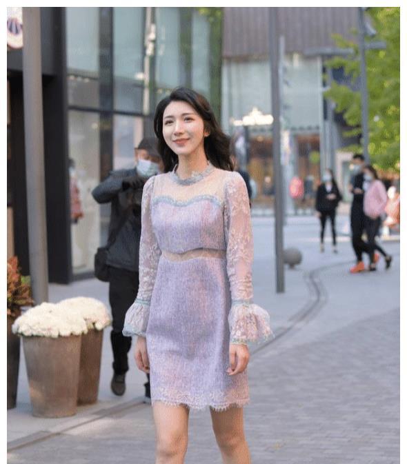 设计|轻熟可爱的美女,穿搭蓝色连衣裙,唯美动人