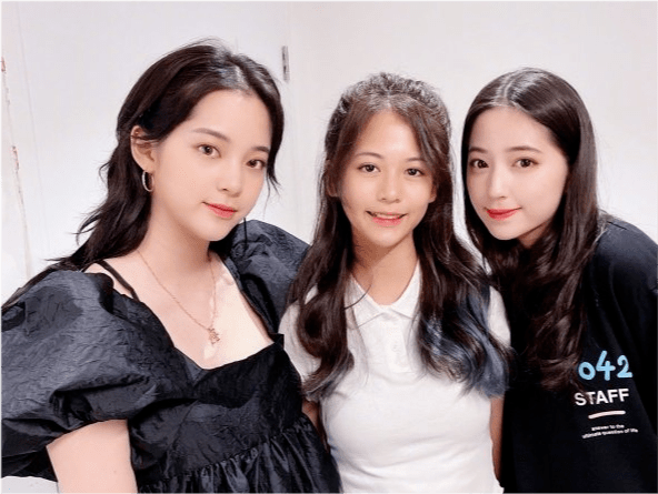 经典|翁虹一家三口罕见聚齐！13岁女儿颜值大逆袭，同框欧阳娜娜不输