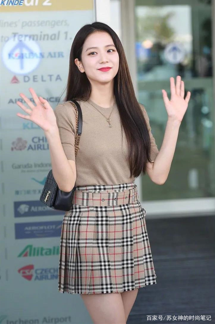 身材|收起你的碎花裙吧，今年的“裙王”是它，减龄显嫩，明星都上头了