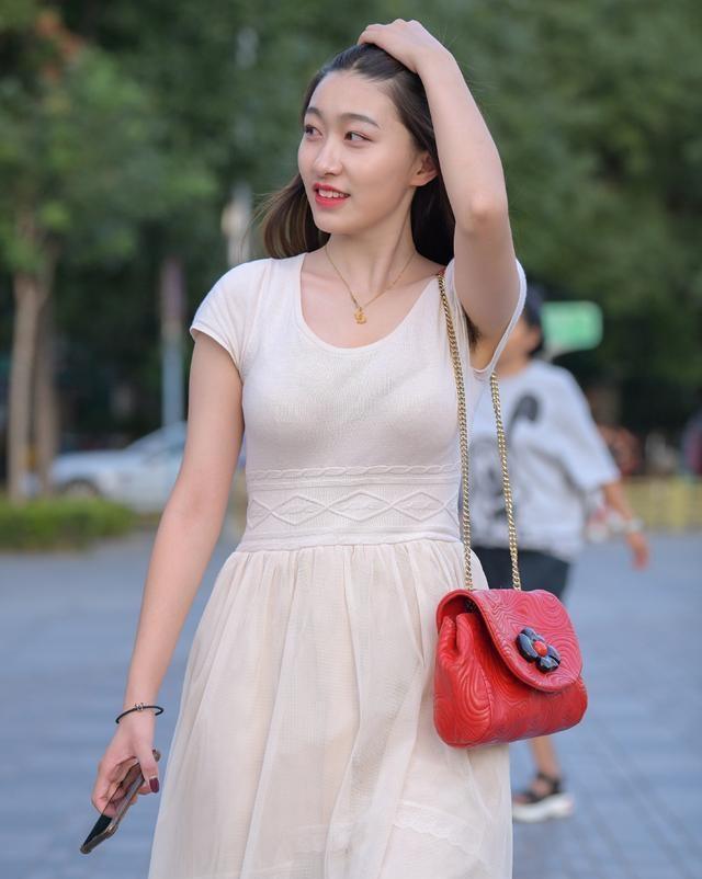 米色|青春时尚的连衣裙,还透着微微的优雅温婉,微胖穿也很美