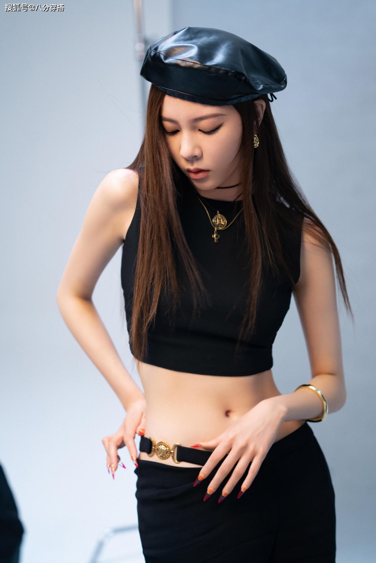 身材|宋妍霏和妈妈不愧是“神仙母女”，身穿姜黄色连衣裙，高级又贵气