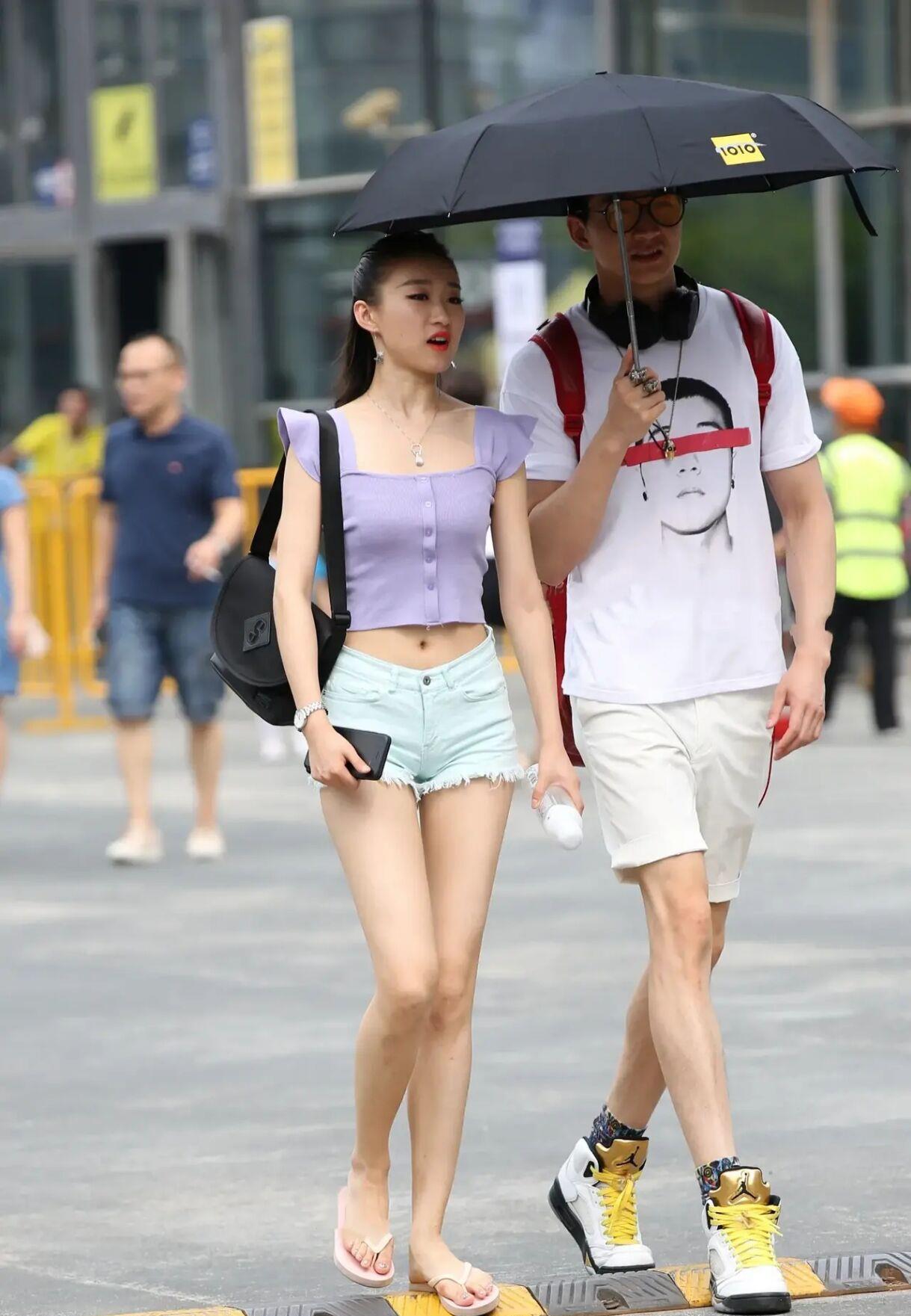 高跟鞋|连衣裙已经疲劳了,今夏不如换一款“短裤”,这样穿时髦又显腿长
