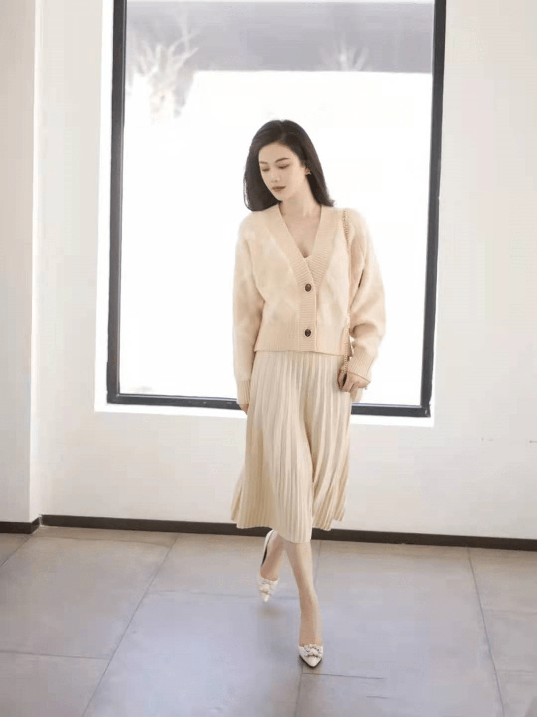 设计|高级优雅的早夏穿搭：裙子+外套，不仅显腿长，还很提升气场