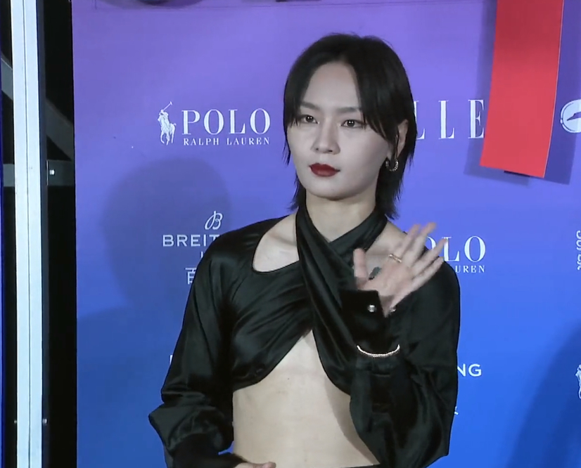 周笔畅|ELLE红毯生图：杨幂闪光裙好辣，周笔畅小露肋骨，李紫婷腹肌吸睛？