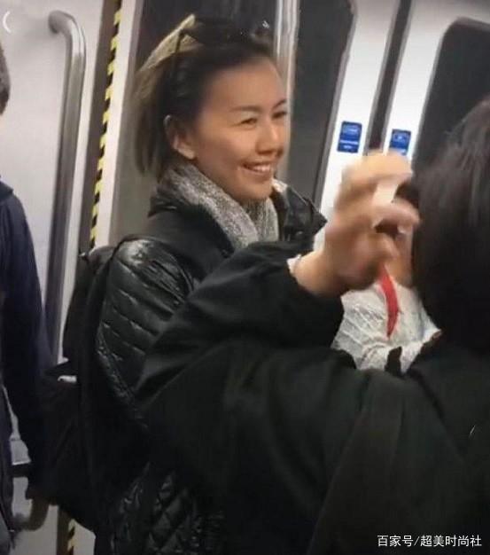 样子|42岁孙燕姿拍时尚大片，穿复古西装气质脱俗，素颜出街不怕被嘲老