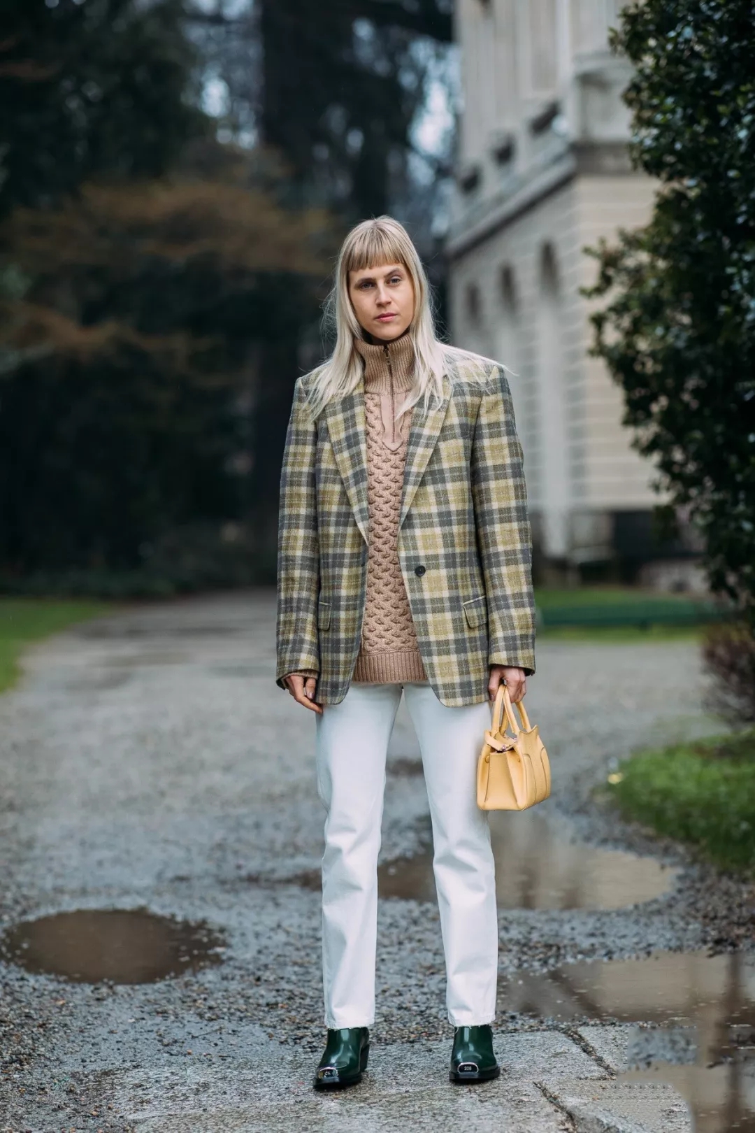 大衣|比马丁靴高级10倍,今年这双“靴子”才是主流,复古摩登谁穿谁美