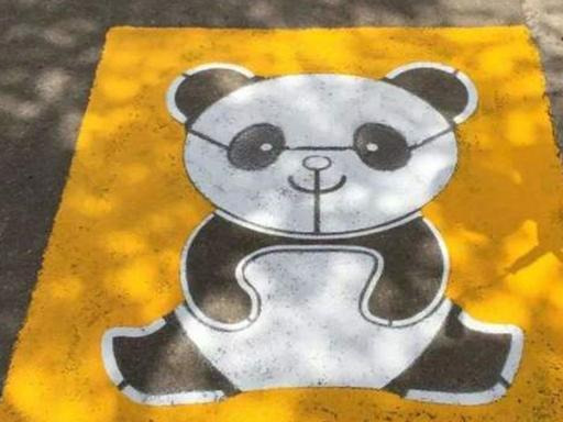 停车位里画只“熊猫”是什么意思？
