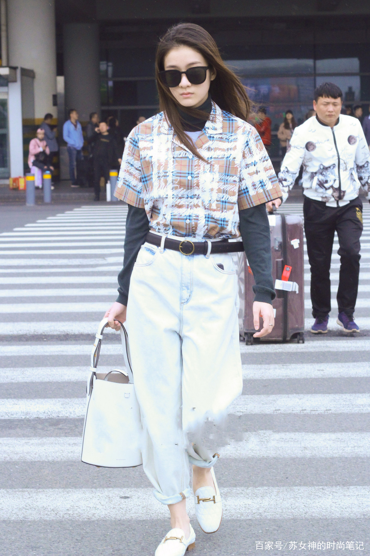 鞋子|火遍时尚圈的“牛仔裤+豆腐鞋”，不许你没有！时髦洋气明星都爱