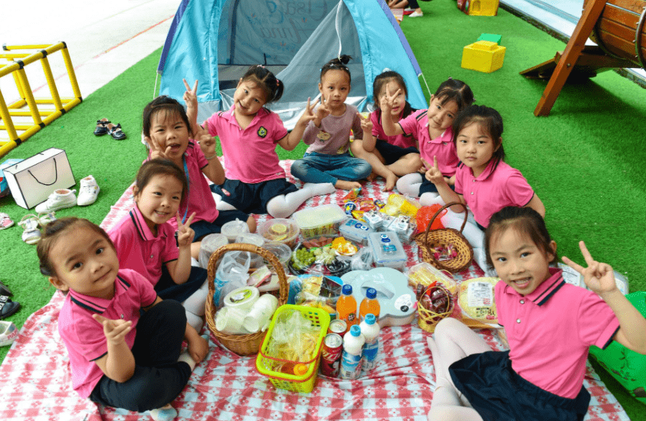 家长|幼儿园老师晒午餐照,家长发现猫腻并截图质问,班级群瞬间炸锅