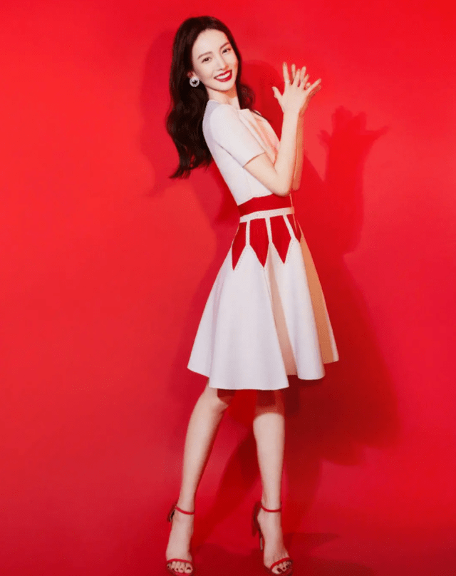 整体|金晨不仅拥有“舞蹈家”的身材，还是绝对的时尚精