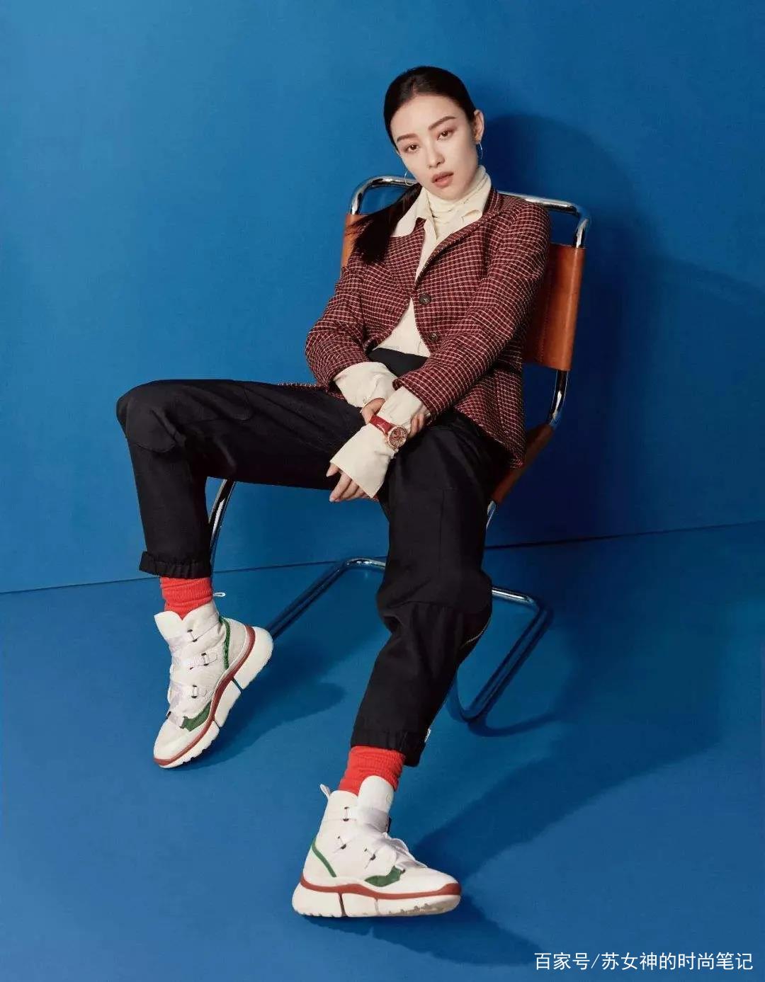 感觉|不管穿裙子还是裤子,最好别配卫衣,跟着倪妮这样穿,漂亮极了