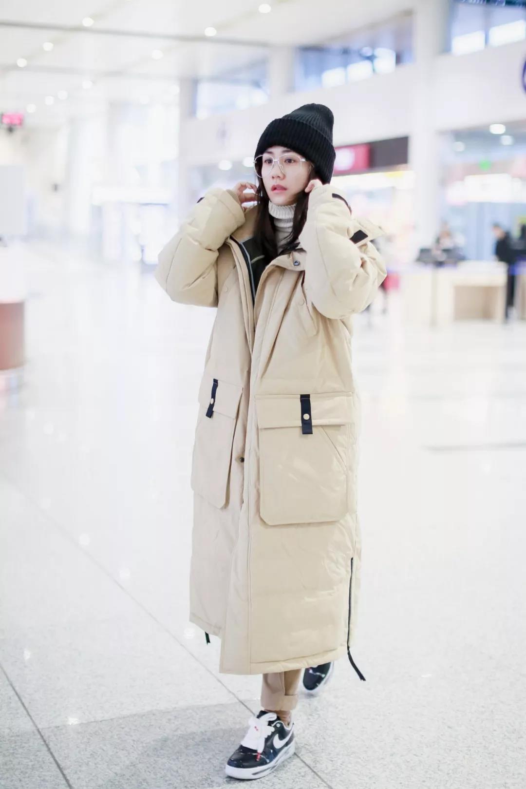 颜色|大衣已经不吃香了,现在流行的是这件羽绒服,保暖洋气,明星都爱