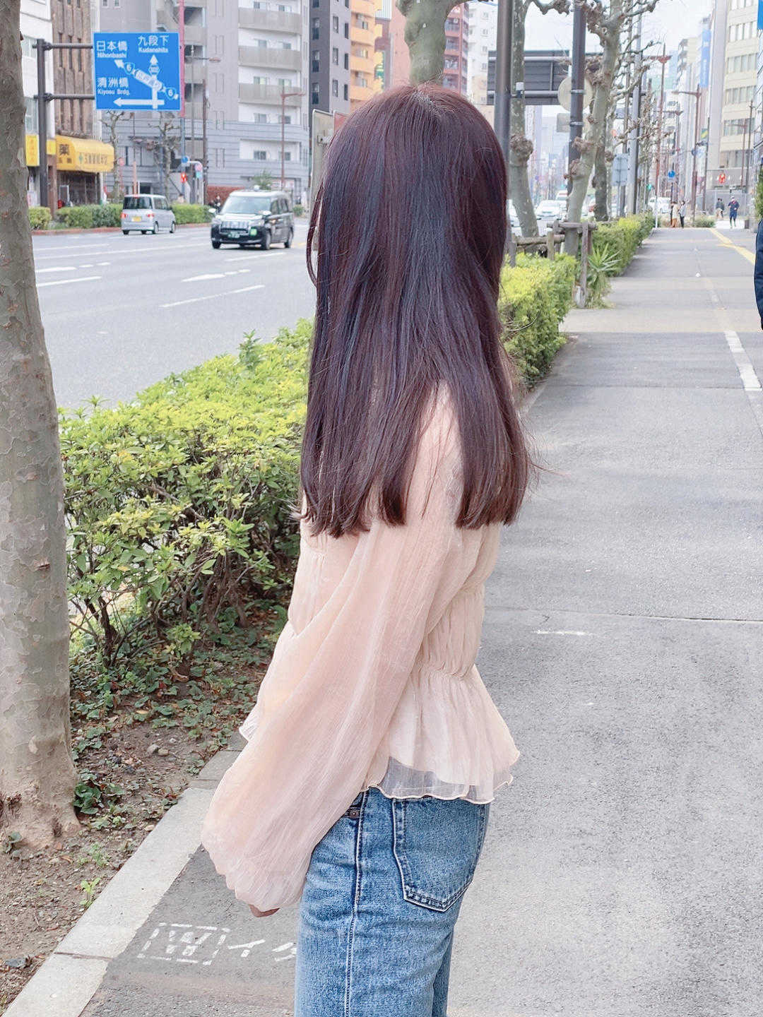 裤带|夏天穿牛仔裤，这四个款式上衣更符合，精致又耐看