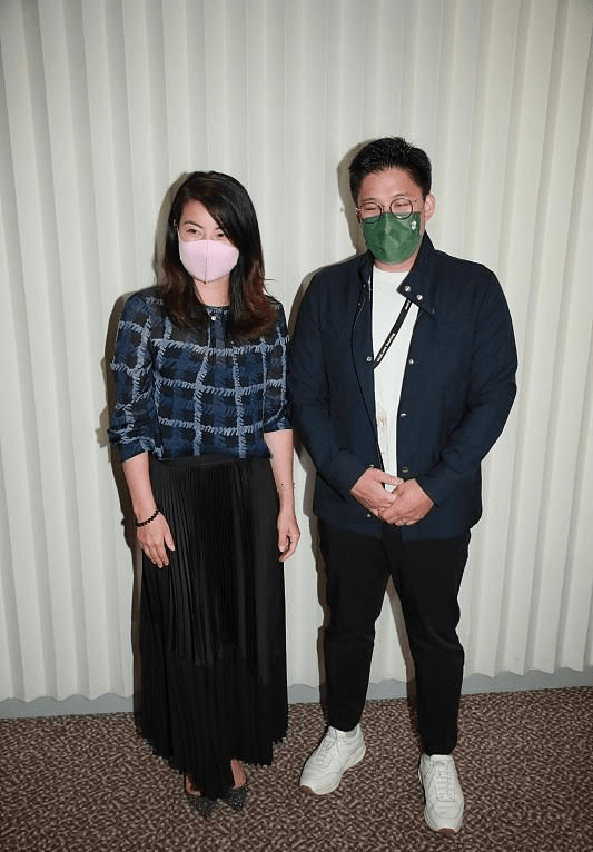 整体|瘦大了太虚？车晓7月天穿毛衣上课好憔悴，成人口罩大到带不住