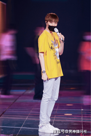 规矩|被誉为“漫画颜”，爱穿破洞裤的陈立农，如今也规矩穿衣了