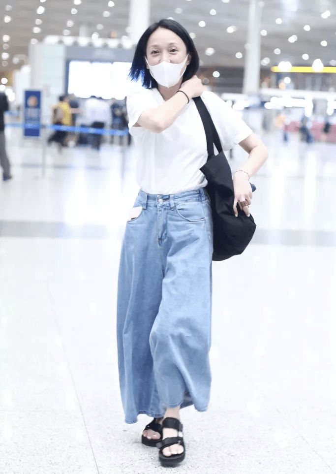 农活|周迅有钱任性，穿4万多的“香奈儿”干农活，戴顶草帽还挺接地气
