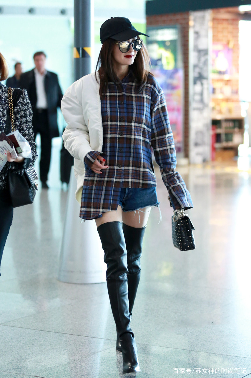 短裙|外套下面尽量少配长裤,学学杨幂、谭松韵这样穿,轻松变身长腿精