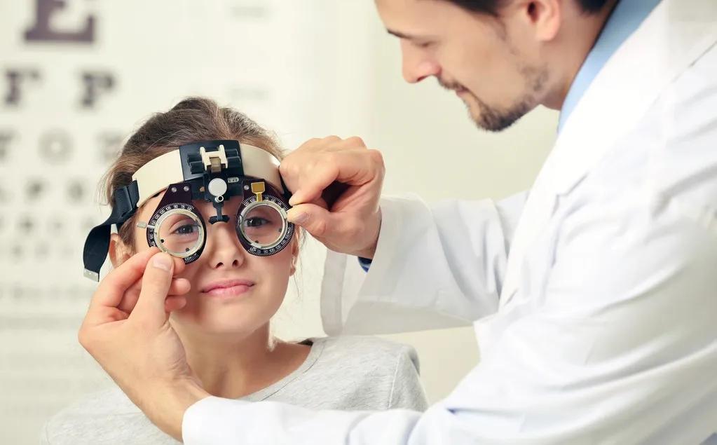 锐森告诉您配镜须知验光镜框镜片加工装配不能错过任何一步