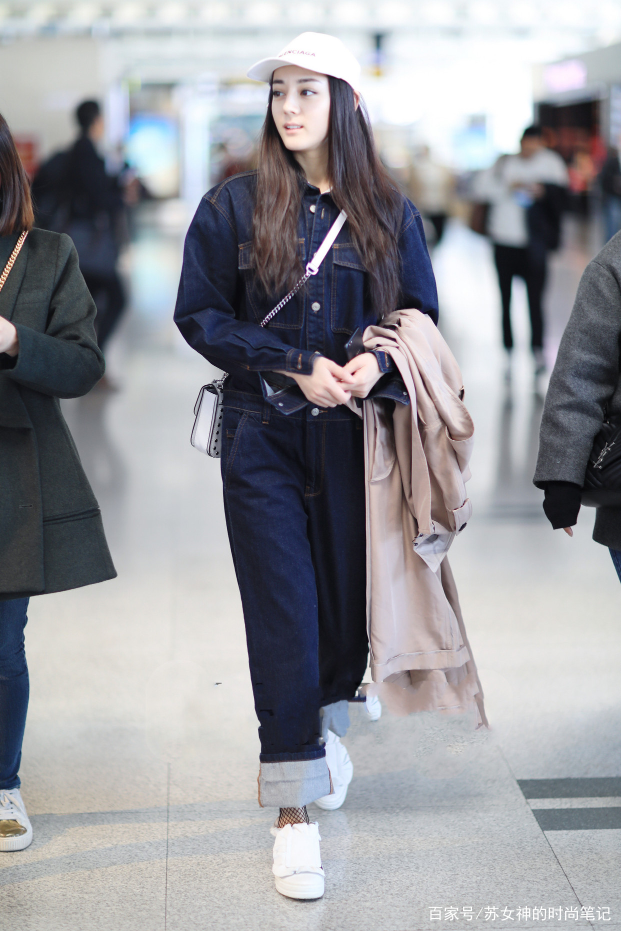 小白|开夏建议大家少穿马丁靴,多穿这双“鞋子”,怎么搭都好看!