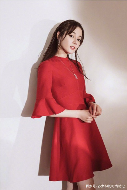 番茄|茶歇裙不吃香了，2021流行“番茄裙”，时尚显白，尽显优雅魅力！