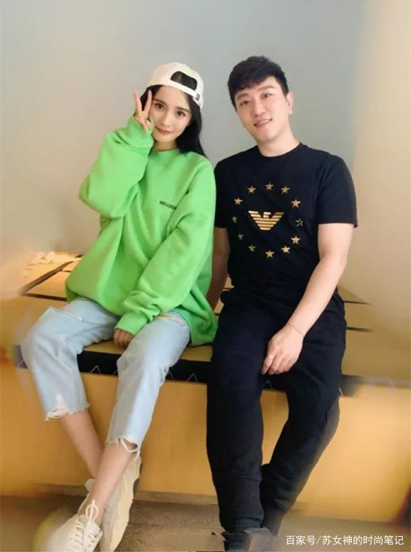 好身材|卫衣下面最好别穿铅笔裤了,学学下面明星这样穿,轻松穿出潮人范
